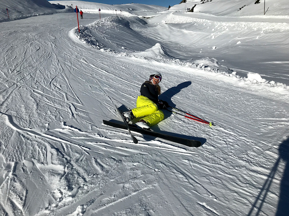 Skifahren lernen und fallen