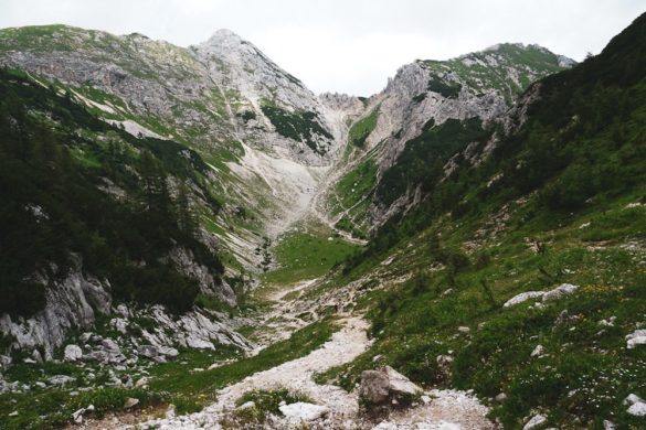 Triglav Wanderung in Slowenien im Triglav Nationalpark - Aussicht während der Wanderung3